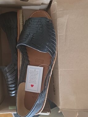 Sbicca Black and Tan Woven Open Toed Huarache Sandals